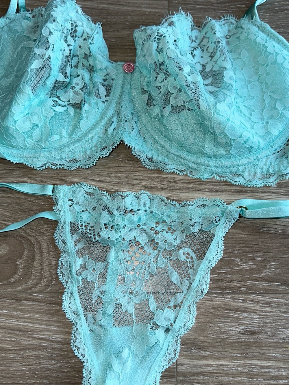 PINK Victoria's Secret Lace Underwire Bra & Thong in Aqua Mint - Picture 6 of 10